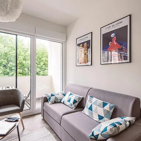Henri Au Pied De La Cathedrale. Apartment *
