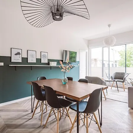 Apartment Henri Au Pied De La Cathedrale. Reims