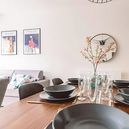 Apartment Henri Au Pied De La Cathedrale. *